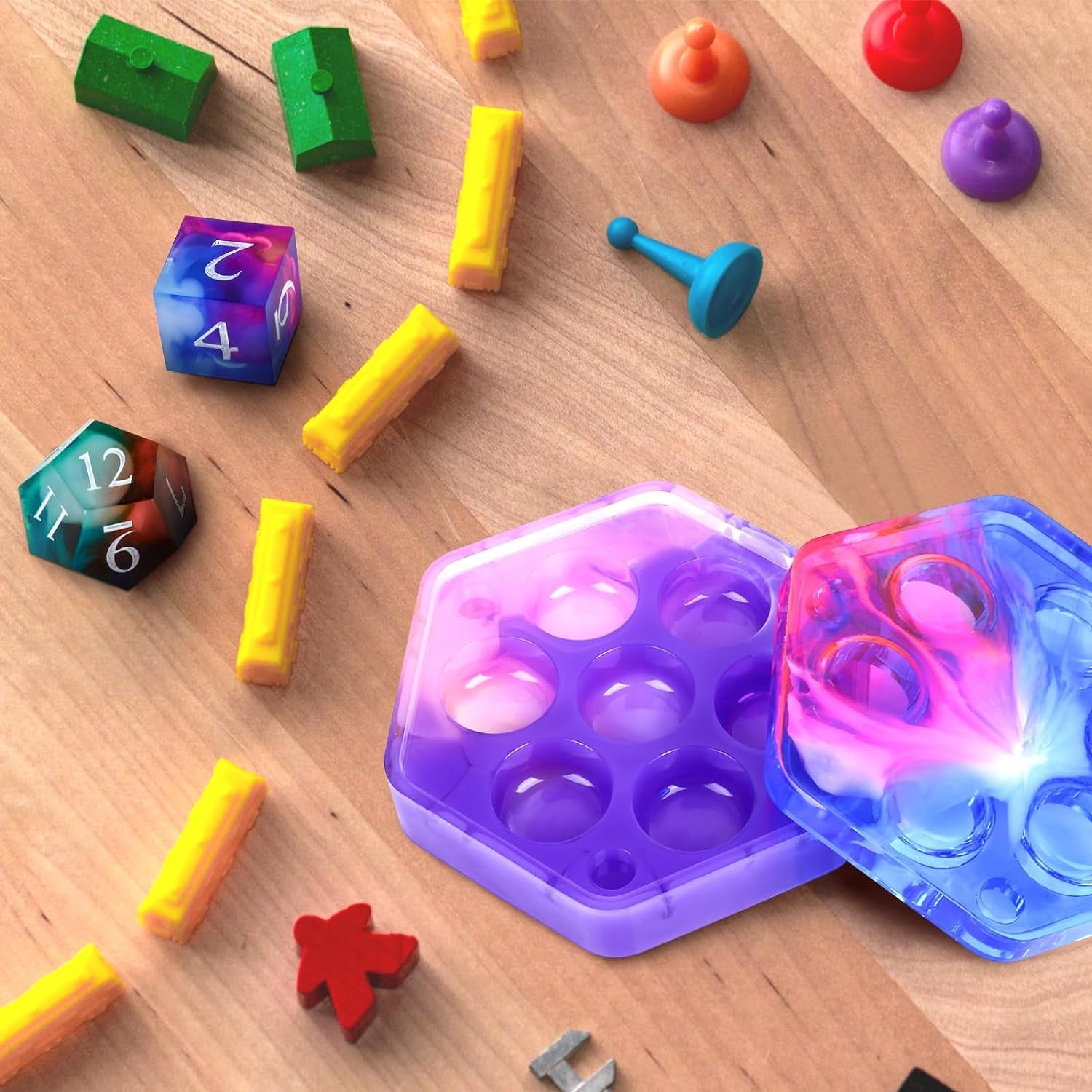 Resin Molds Silicone, Dice and Dice Box Epoxy Resin Molds with 7 Standard Stereoscopic Dice Cavities, Silicone Molds for Resin, DND Dice and Dice Organizer Dice Making Kit, Table Board Game