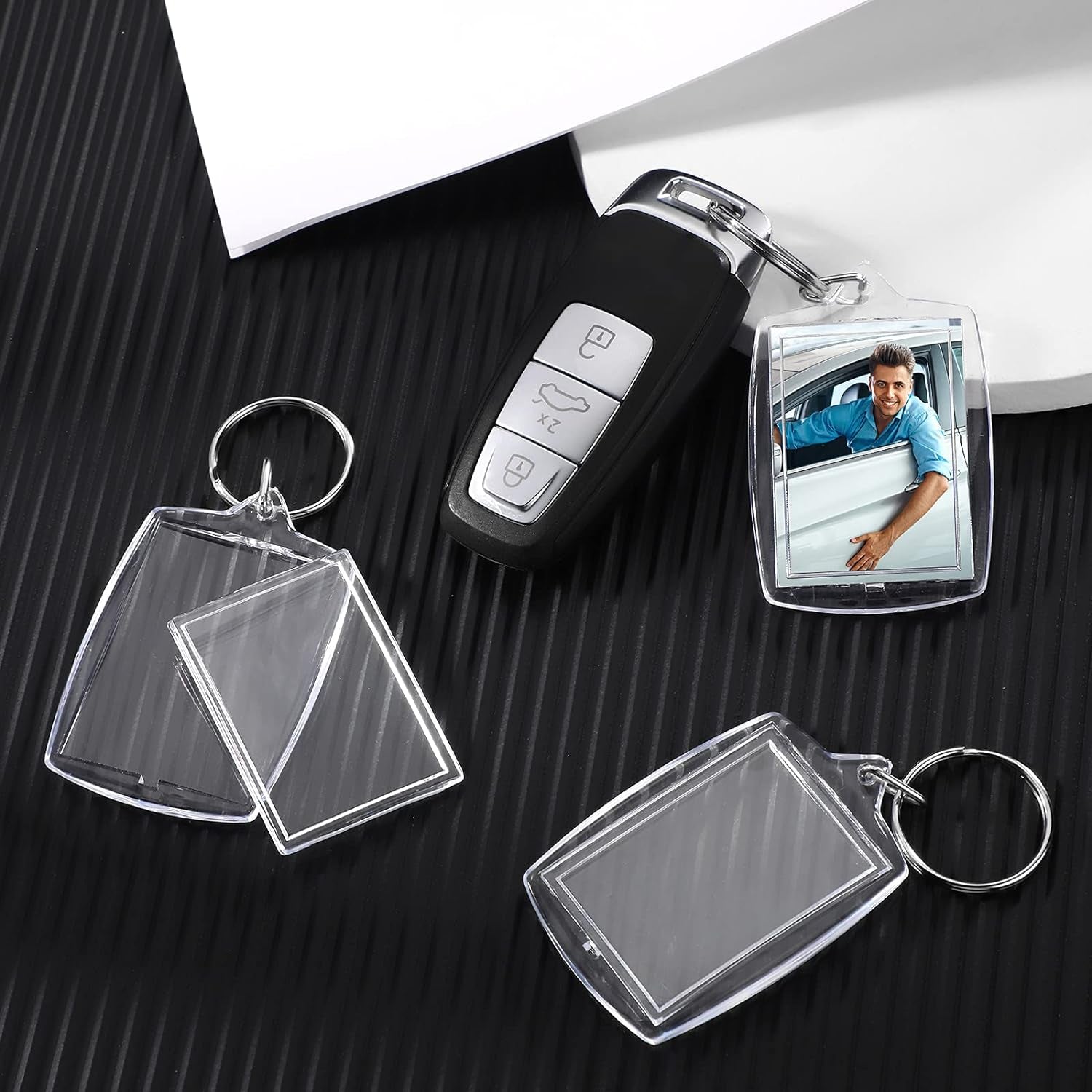 100 Pieces Clear Acrylic Photo Frame Keychain Photo Insert Keyrings Blank Rectangle DIY Keychain Picture Frame Keyring with Split Ring Suit for 1.3 X 1.8 Inches Photos