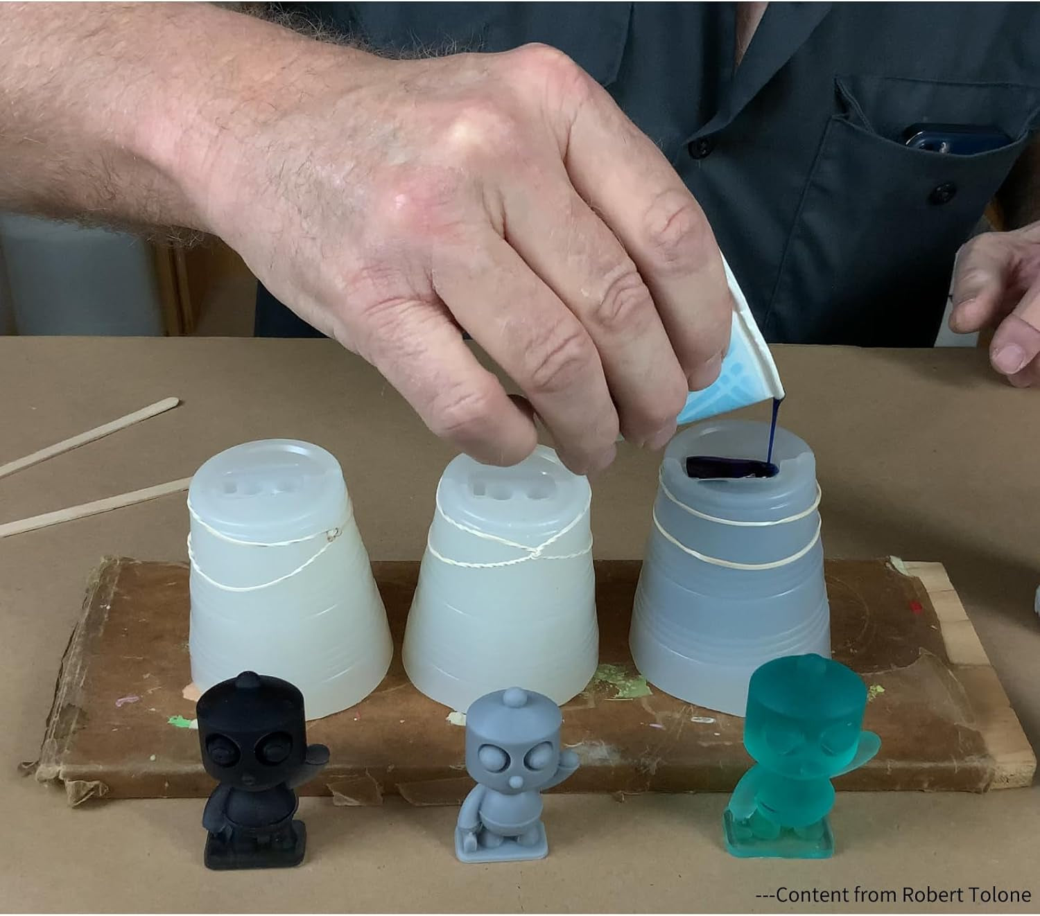 Defiant 25 Platinum Silicone Mold Making DIY Kit, Food Safe, 25A Hardness, Ideal for 3D Printer UV Resin, Easy to Stop Curing Inhibition, No Coating, for Casting Epoxy Resin (35.27 Oz)