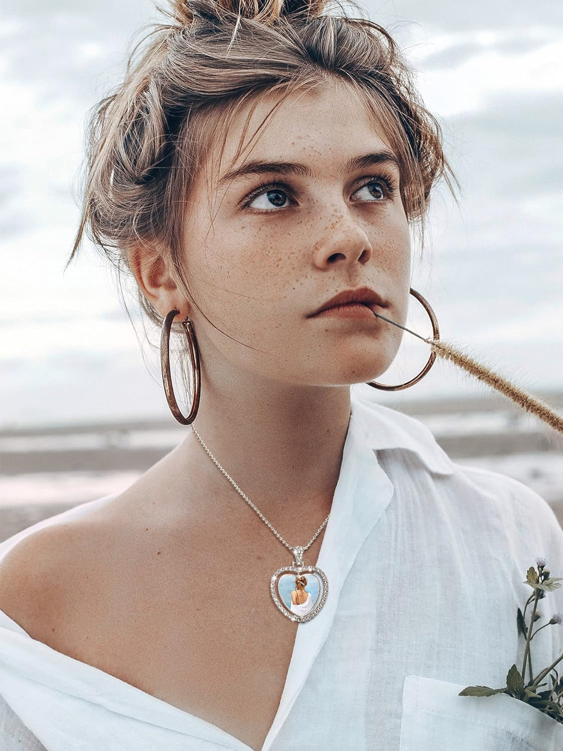 24 Pcs Sublimation Rhinestone Trays Pendant Set, Including 6 Double Sided Blank Rhinestone Bezel Trays, 6 Pcs Thick Chains with 12 Sublimation Discs for Making