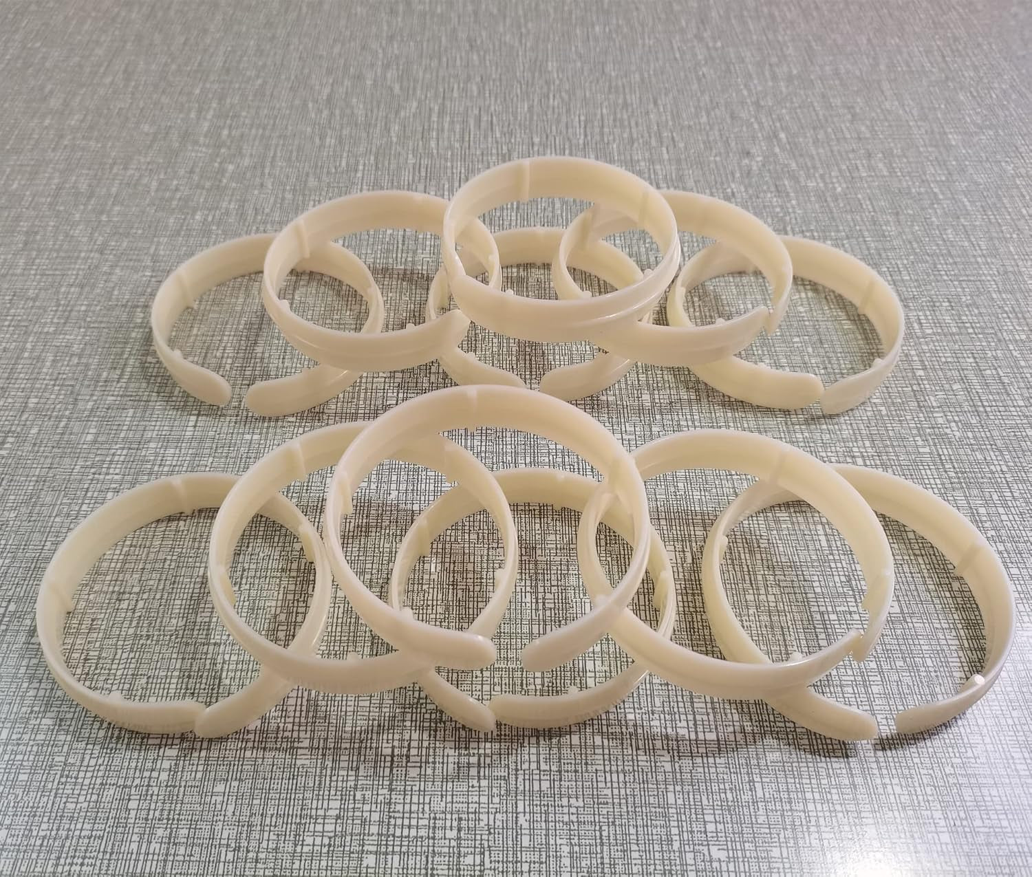 Quilt Clips 12 Pack,3 Inches Plastic Quilting Clips Hold the Quilt Rolled While Quilting