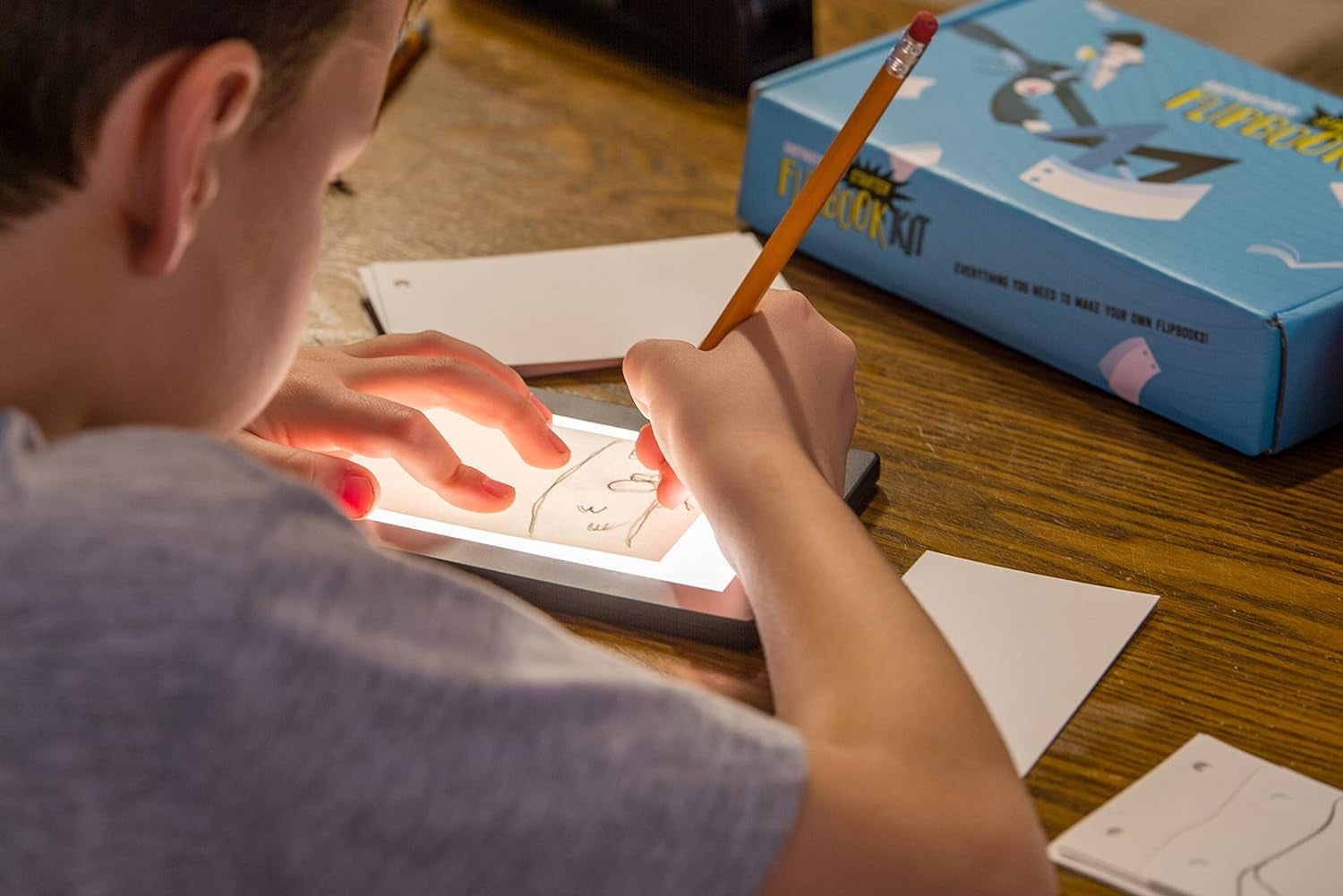 Official &#39;S Flipbook Starter Kit for Kids &amp; Adults with LED Light Pad for Drawing &amp; Tracing Animation, Premium Pre-Drilled Flip Book Paper, Removable Binding Screws