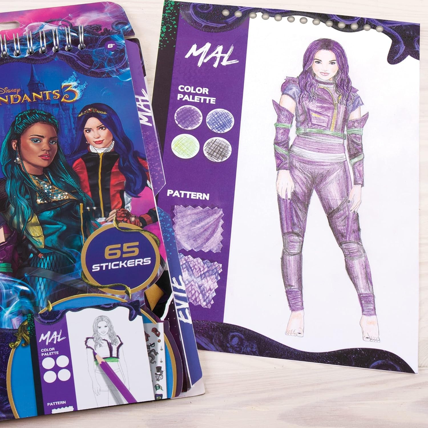 Disney Descendants 3 Fashion Design Tracing Light Table for Girls - 9-Piece Set with Sketchbook, Stickers, Tracing Pages, Light-Up Table - Creative Drawing Kit, Perfect Gift for Ages 8+