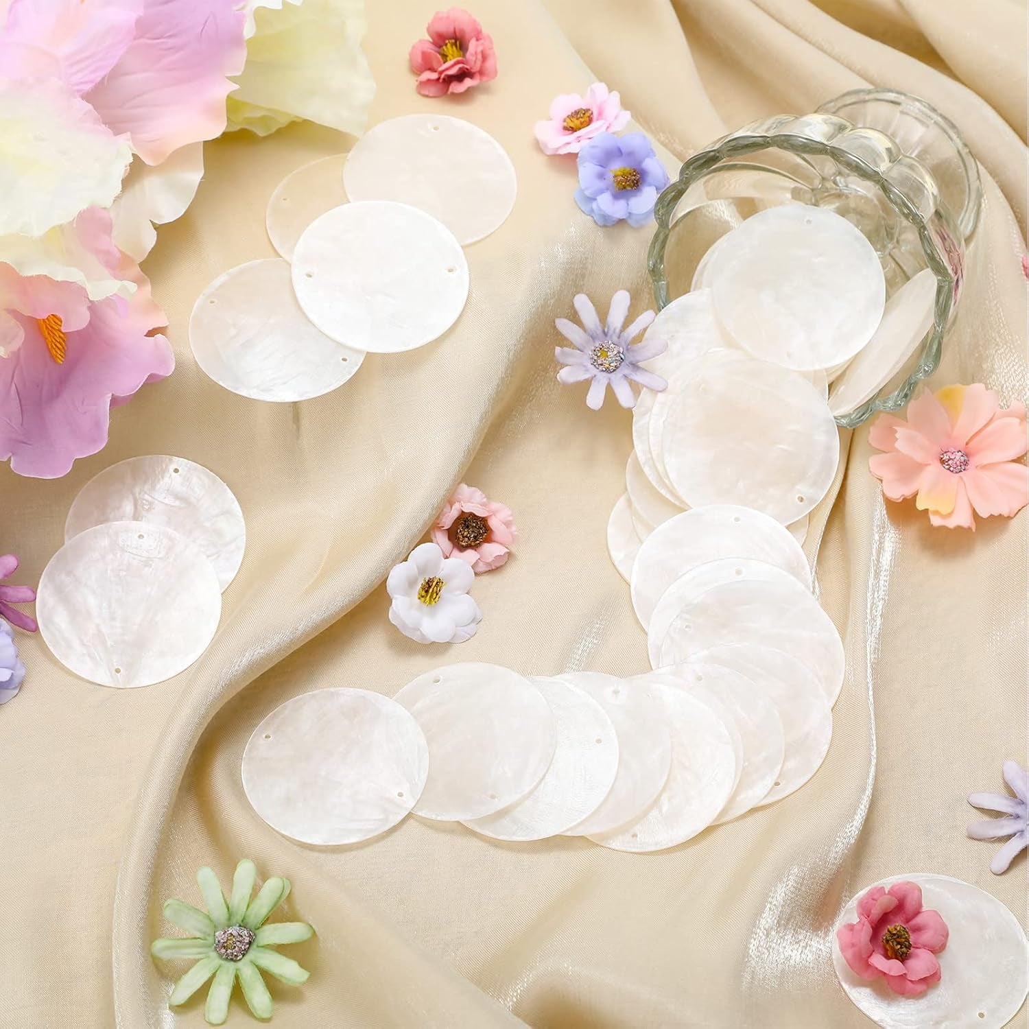 Capiz Shells round Natural Shells 2 Inch Sea Oyster Shells for Crafting with 2 Holes for Wind Chimes DIY Craft Hanging(120 Pcs)