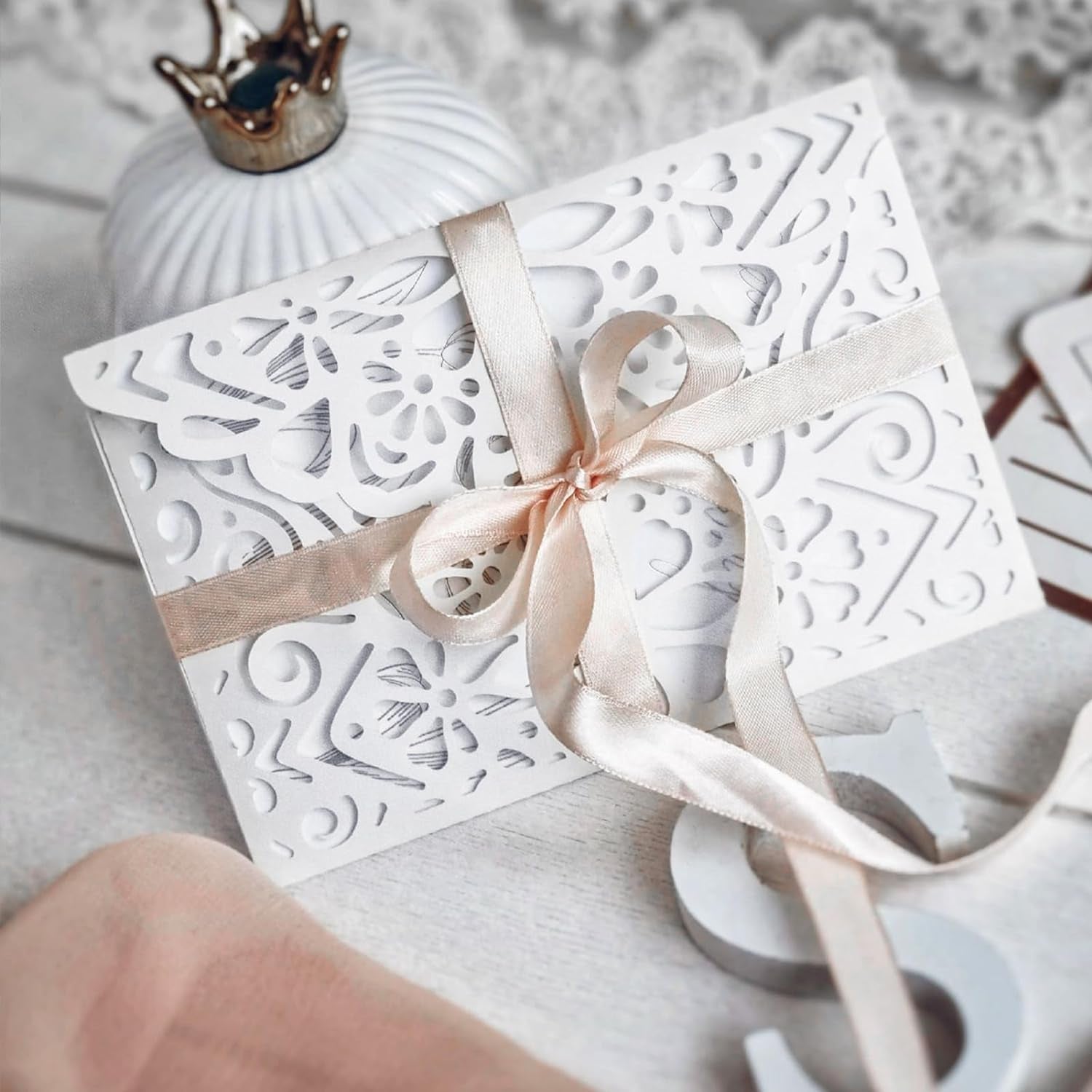 25 Sheets White Shimmer Cardstock 8.5 X 11 Cardstock Paper, Thick Cardstock 92Lb/250Gsm Card Stock Printer Paper, Cover Stock Metallic Paper for Christmas Card Making, Invitations, DIY Crafts