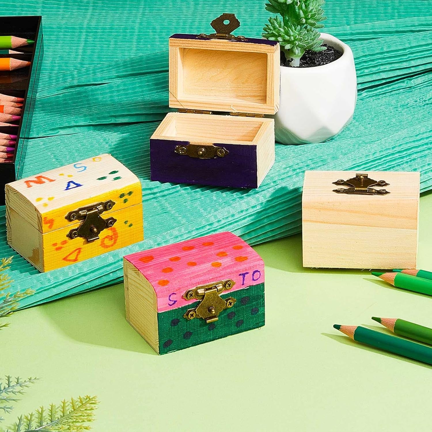 20 Pcs Unfinished Treasure Chest Box Small Wooden Box Mini Treasure Box with Locking Clasp Pirate Chest Party Favors for DIY Crafts Home Decor Props, 2.3 X 1.5 X 1.5 Inch
