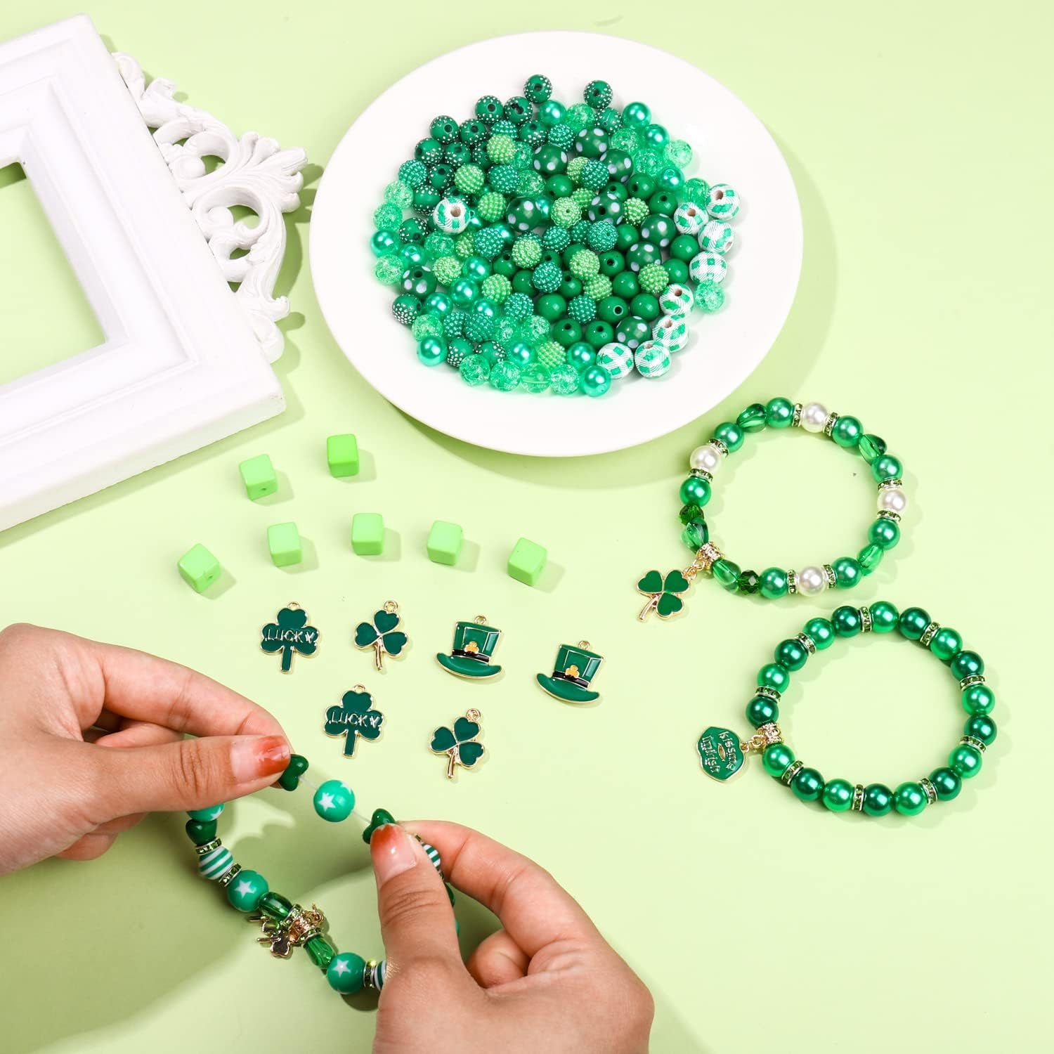 2566PCS+ St. Patrick'S Day Beads for Jewelry Making Green Heishi Pearl Star Letter Clay Wooden Irish round Loose Beads with Enamel Luck Shamrock Hat Pendants for DIY Necklace Bracelets Making Kit