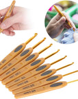 Crochet Hooks Sets 8Pcs Soft Touch Crochet Hooks Aluminum Ergonomic Knitting Needles Set for Crocheting Yarn Craft 2.5-6Mm