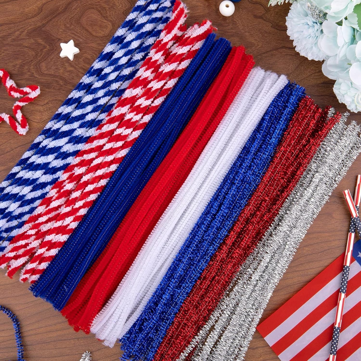500Pcs Independence Day Pipe Cleaners Red White Blue Silver Colorful Pipe Cleaners Craft Supplies Glitter Chenille Stems for 4Th of July Patriotic Party DIY Art Craft Decorations