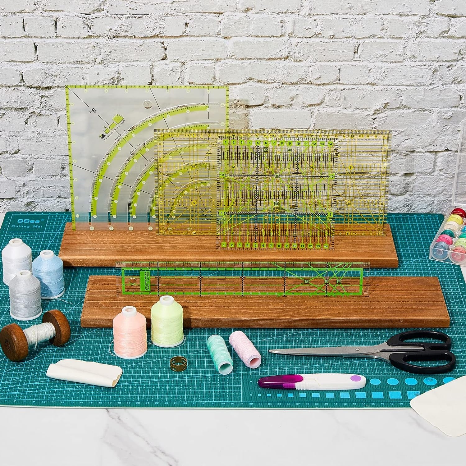 2 Pieces Wooden Ruler Rack Quilting Ruler Rack Organizer Quilting Ruler Holder Wood Quilting Grid Ruler with 5 Slots for Ruler Organizer Home Office Desk Stand (Brown)