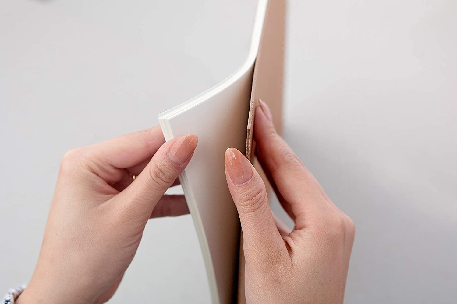 300 Series Charcoal Paper Pad, Top Wire Bound, 9X12 Inches, 32 Sheets (64Lb/95G) - Artist Paper for Adults and Students - Charcoal and Pastel