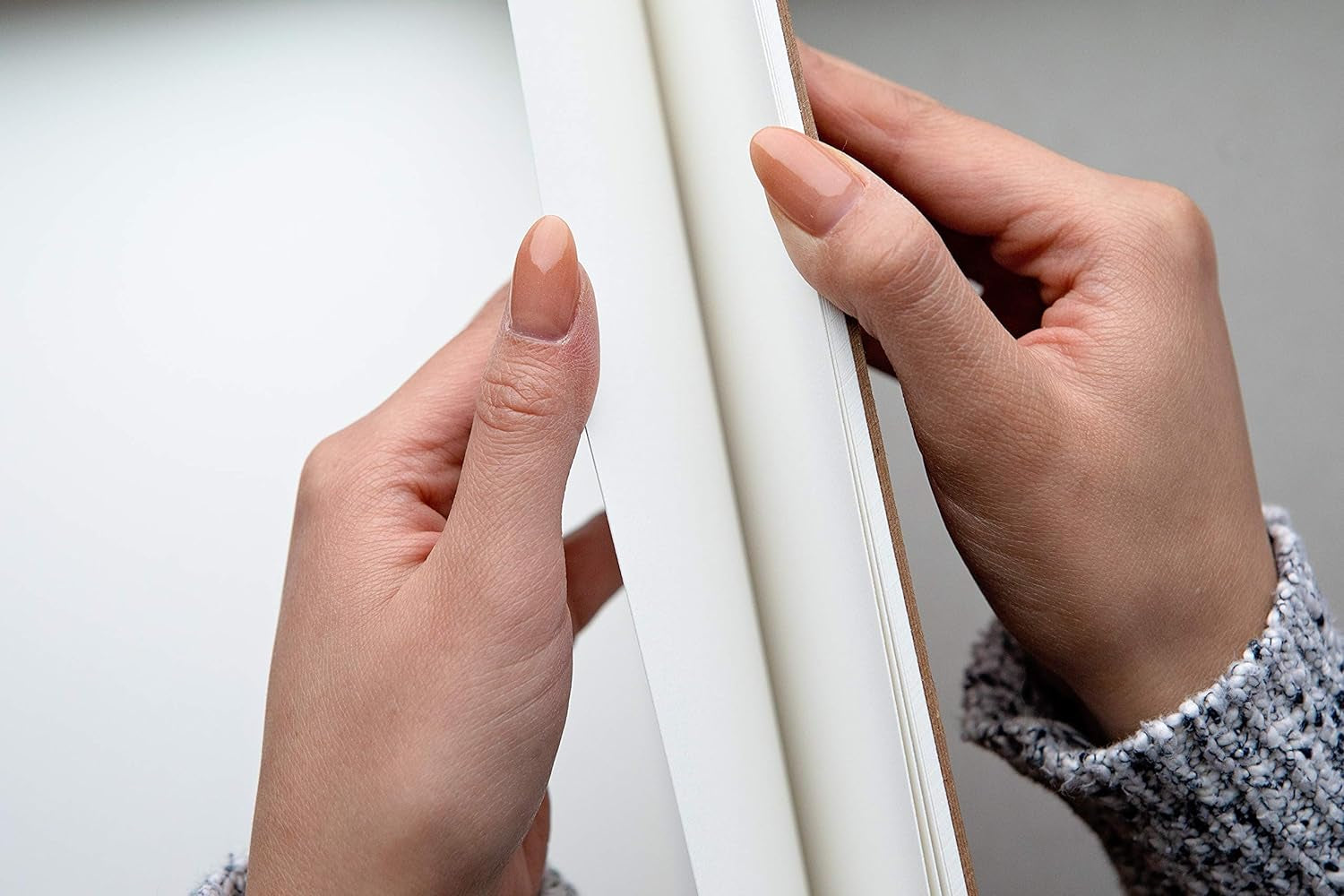 200 Series Sketch Pad, 9X12 Inch, 100 Sheets, Tape Bound - Artist Sketchbook for Drawing, Illustration, Art Class Students