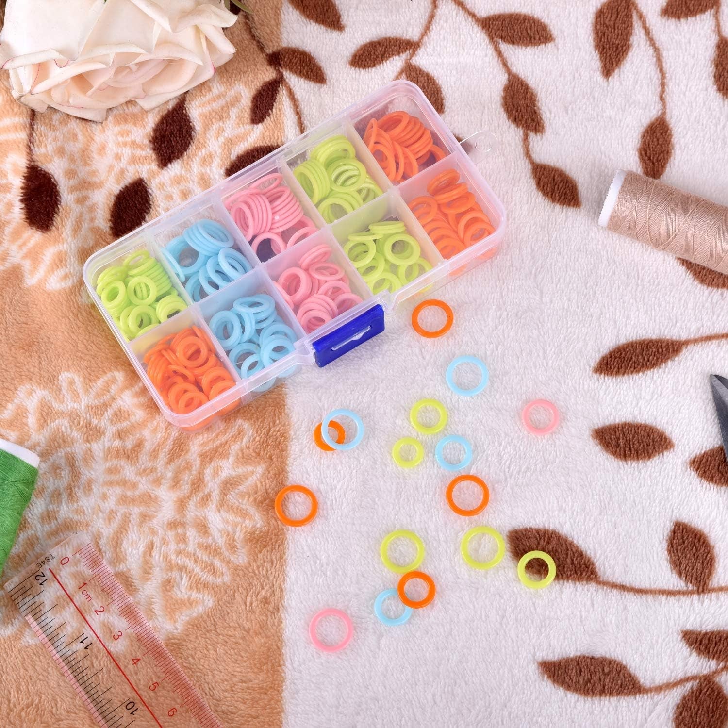 240 Pieces Knitting Stitch Marker, Plastic Smooth Coloured O-Rings with Clear Storage Box, Crochet Ring Assorted Knitting Needle Clip Multiple-Size