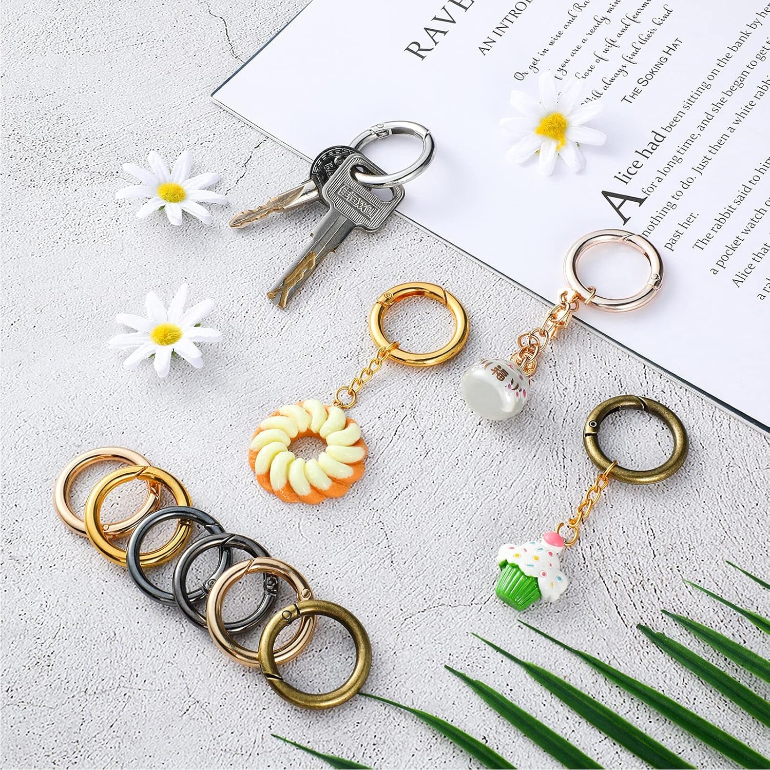 18 Pcs Spring O Rings Alloy round Spring Clips Circle Trigger Spring O Ring 35Mm Snap Buckle Clasp O Rings Keyring Hook Snap Clip for Keychains Bags Purses Handbags DIY Crafts, 6 Colors