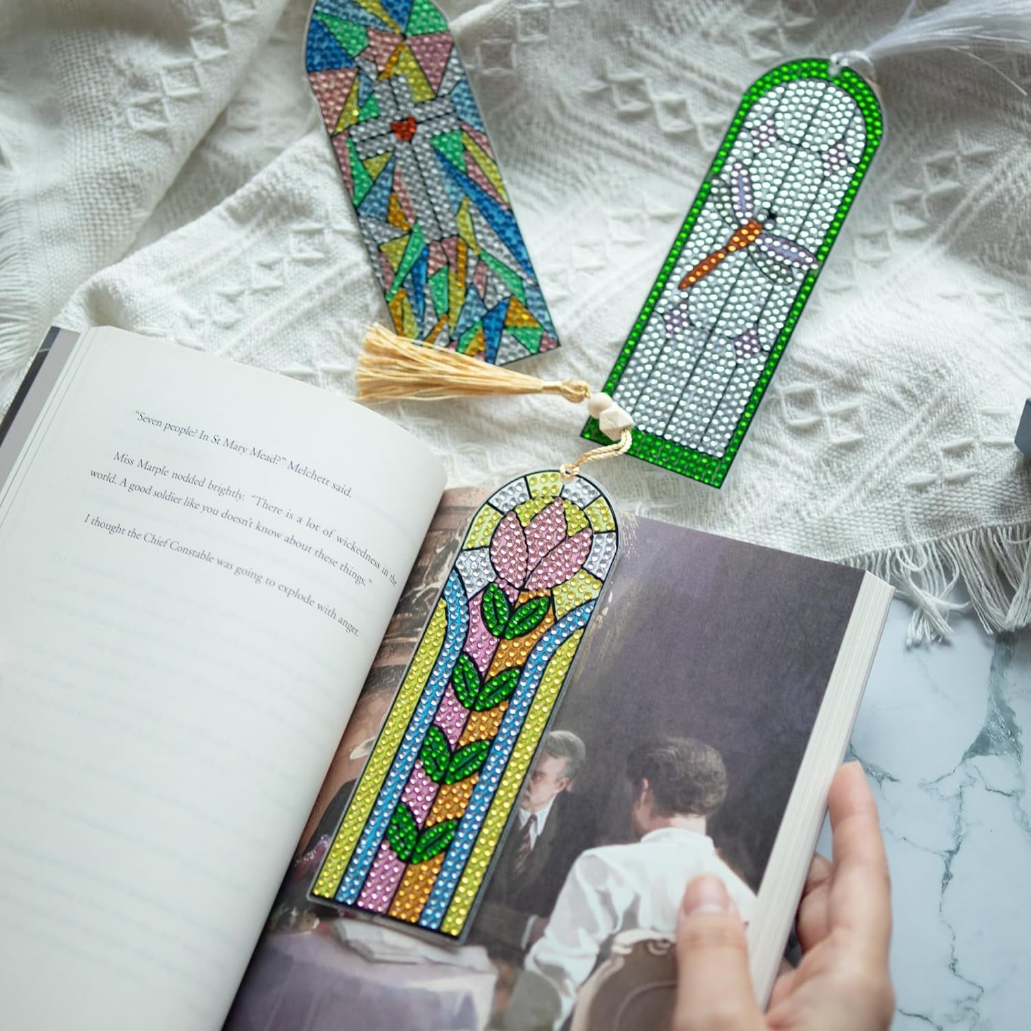 6 PCS 5D Diamond Painting Bookmarks Stained Glass Acrylic Diamond Art Bookmark with DIY Painting Kits Tassels &amp; Wood Beads Pendant Rhinestone Bookmarks