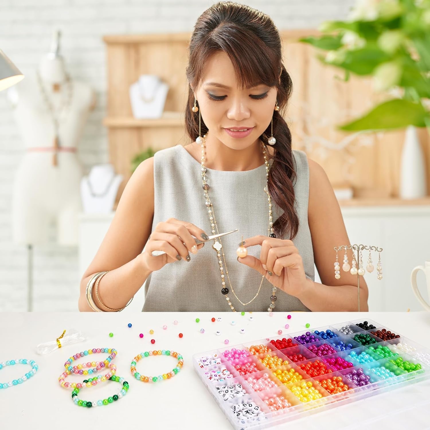 1960Pcs Pearl Beads 28 Colors with 200Pcs Letter Beads for Bracelets Making Multicolor Pearl Beads for Jewelry Making Necklace Earrings Crafting