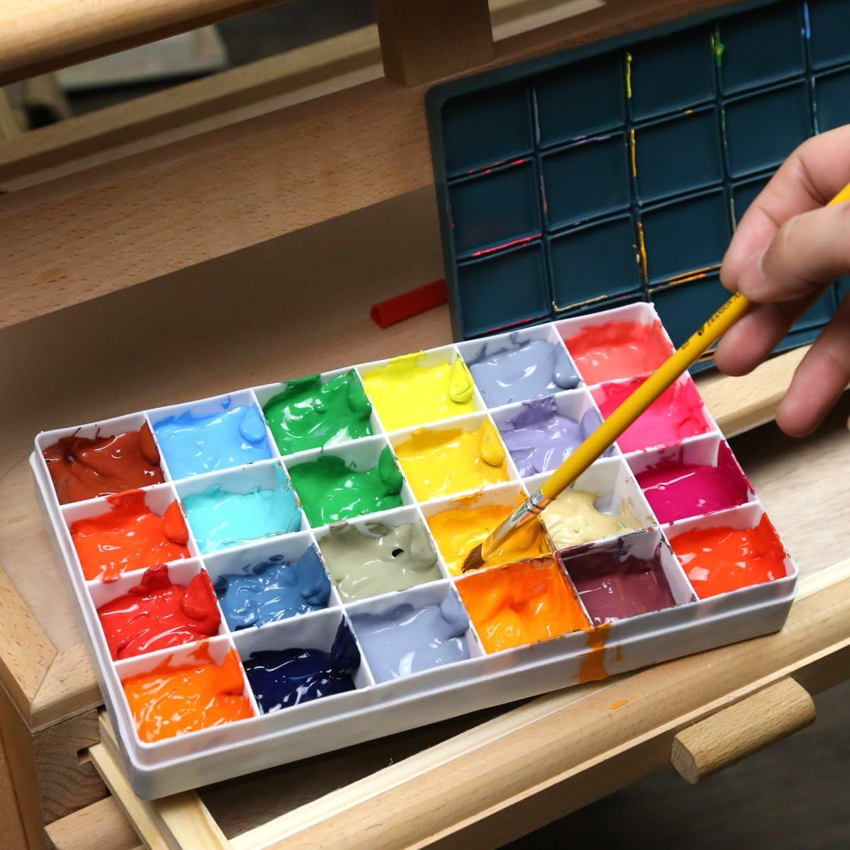Artist Paint Saver Palette 24 Wells with 1 Fine Paintbrush