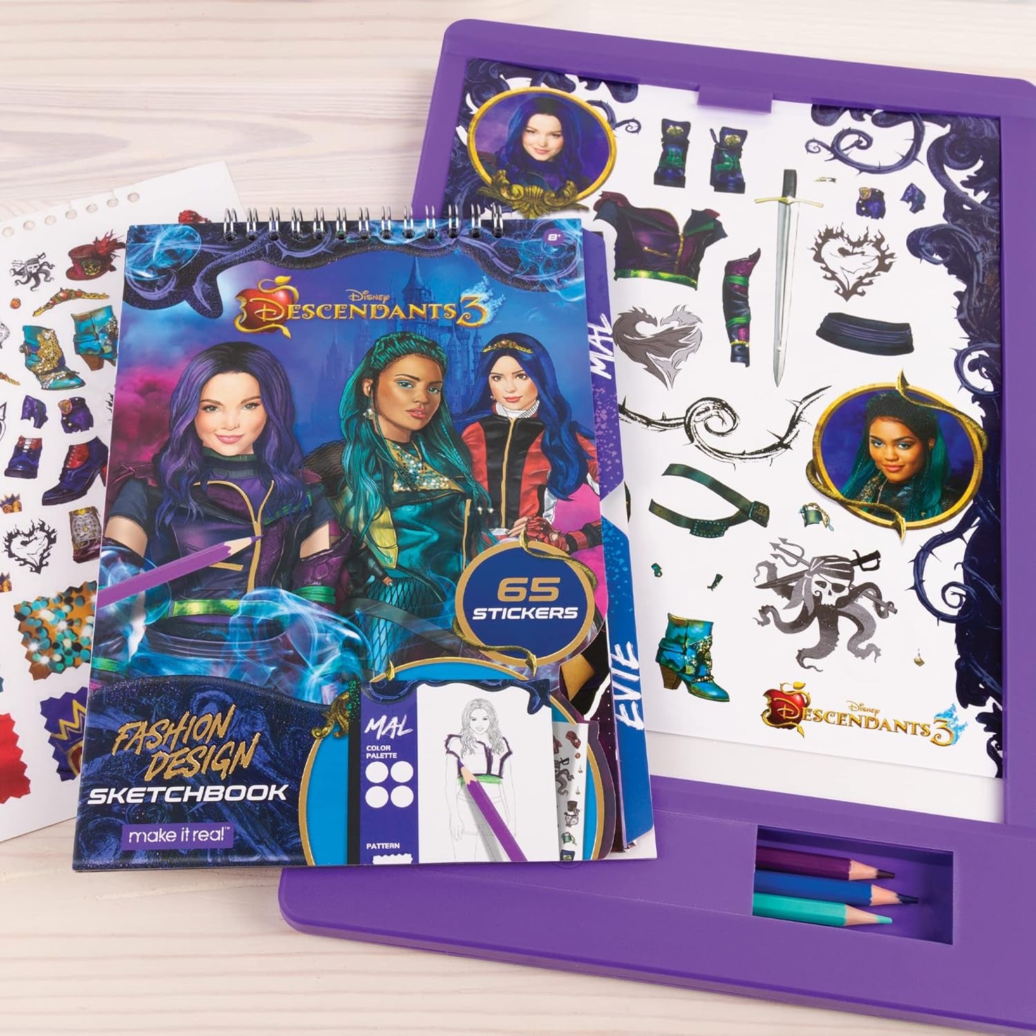 Disney Descendants 3 Fashion Design Tracing Light Table for Girls - 9-Piece Set with Sketchbook, Stickers, Tracing Pages, Light-Up Table - Creative Drawing Kit, Perfect Gift for Ages 8+