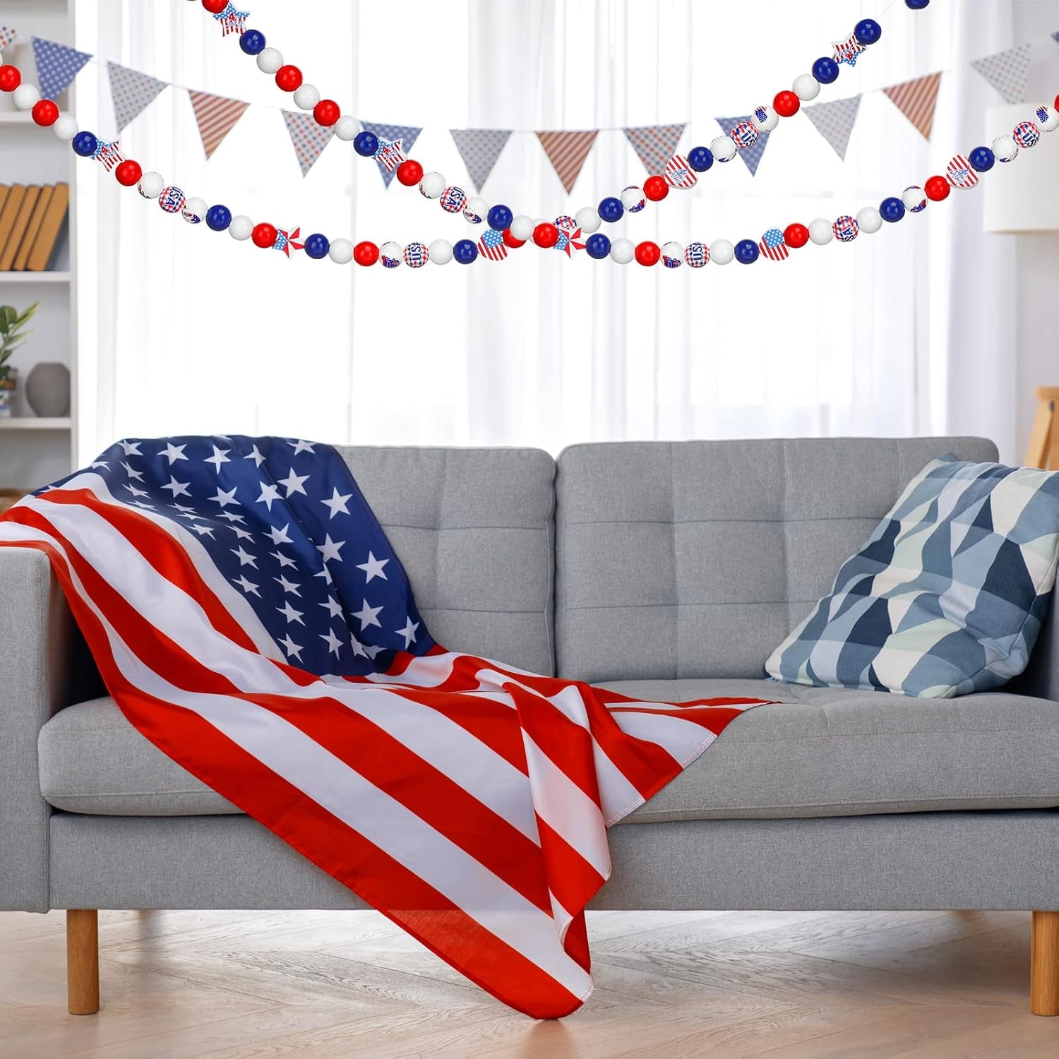 200 Pcs 4Th of July Wood Beads Patriotic Independence Day Wooden Beads America Flag Star Heart round Blue Red Beads Us Memorial Day Beads for DIY Jewelry Garland Necklaces Tiered Tray Decor