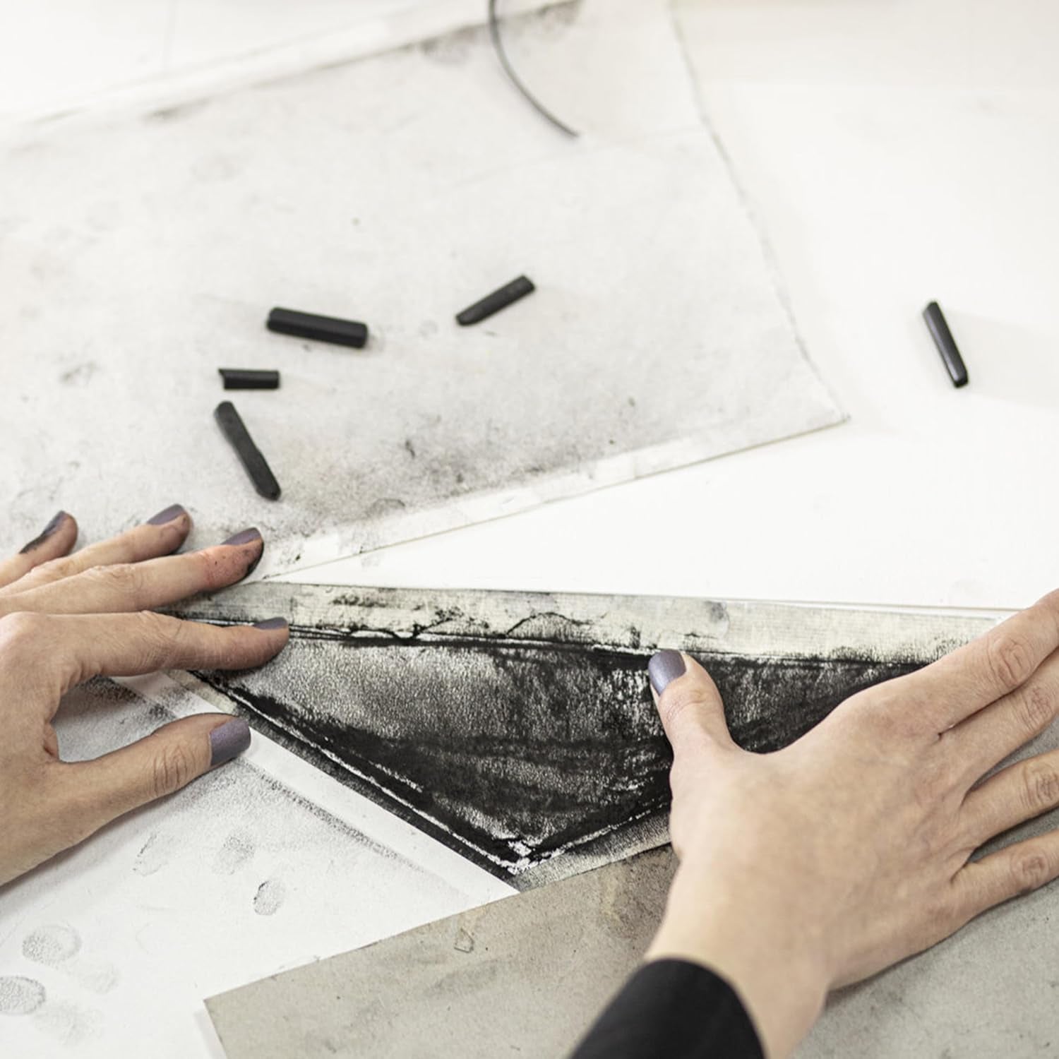 24 Pcs Compressed Charcoal Sticks with Soft, Medium, Hard and White Charcoal - Premium Drawing Charcoal Kit for Drawing, Sketching and Shading - Art Supplies for Artists Beginners