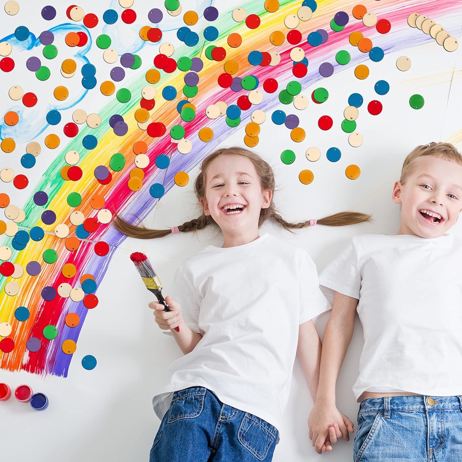 200 Pieces Unfinished Blank Wood Circle Pendants round Disc Circle Wood Pieces round Wooden Disk with Hole Small Wooden Pendant for Craft Decoration Embellishment (Diameter 1 Inch, Aperture 0.08 Inch)