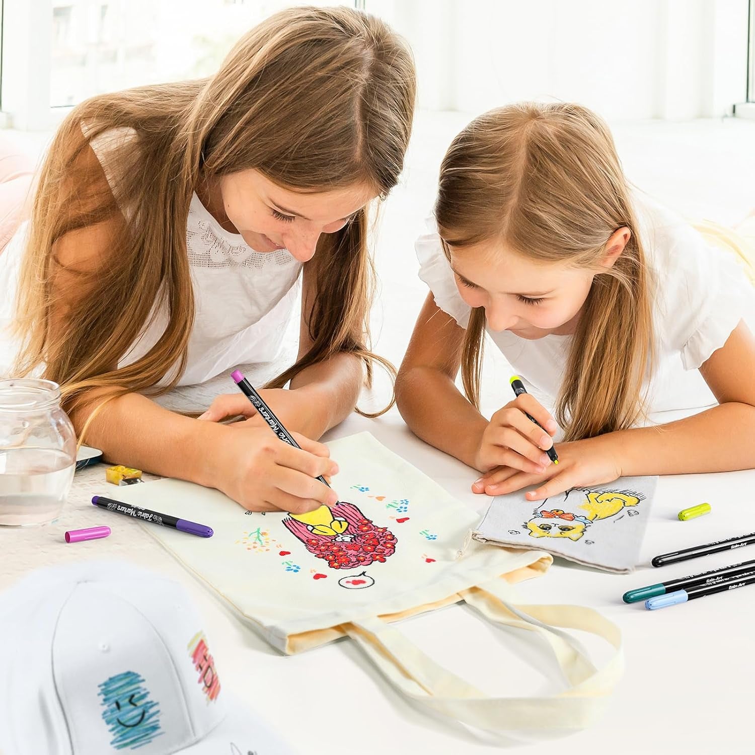 Fabric Markers Permanent for Clothes - 20 Colors Fine Tip Fabric Paint Pens with 5 Painting Templates - Non-Toxic Fabric Paint Markers for T-Shirts Sneakers Canvas Bags and Textiles