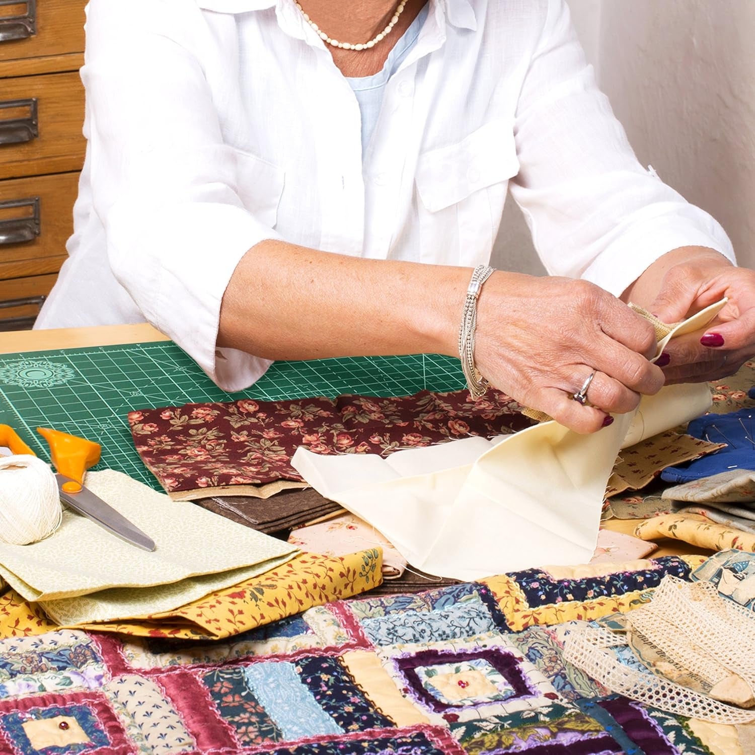 Self Healing Rotating Cutting Mat 18X18 (17" Grid), Perfect for Quilting & Art Projects
