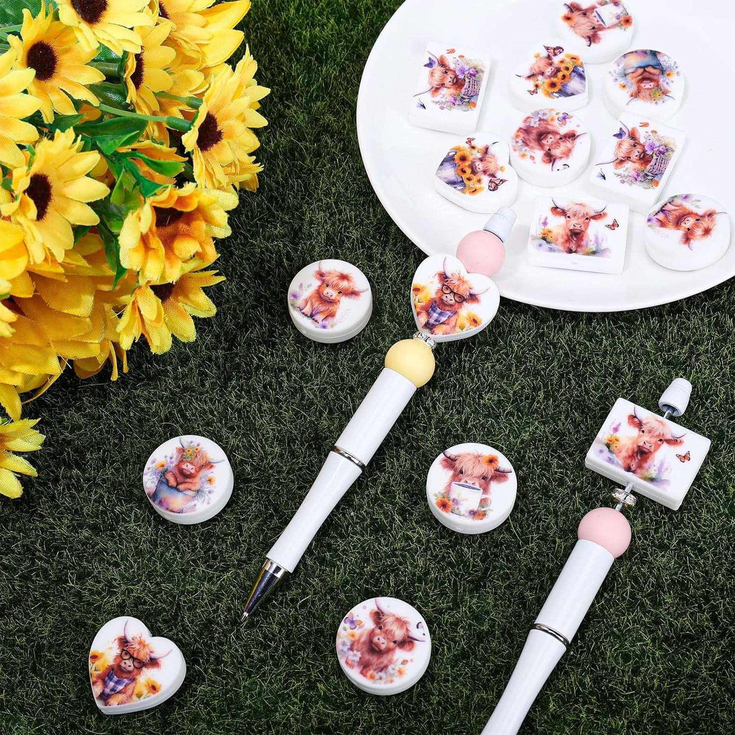 16Pcs Highland Cow Focal Silicone Beads round Rectangle Heart Shape Loose Spacer Beads Assorted Cattle Beads for DIY Crafts Jewelry Necklaces Bracelets Keychain Pen Making