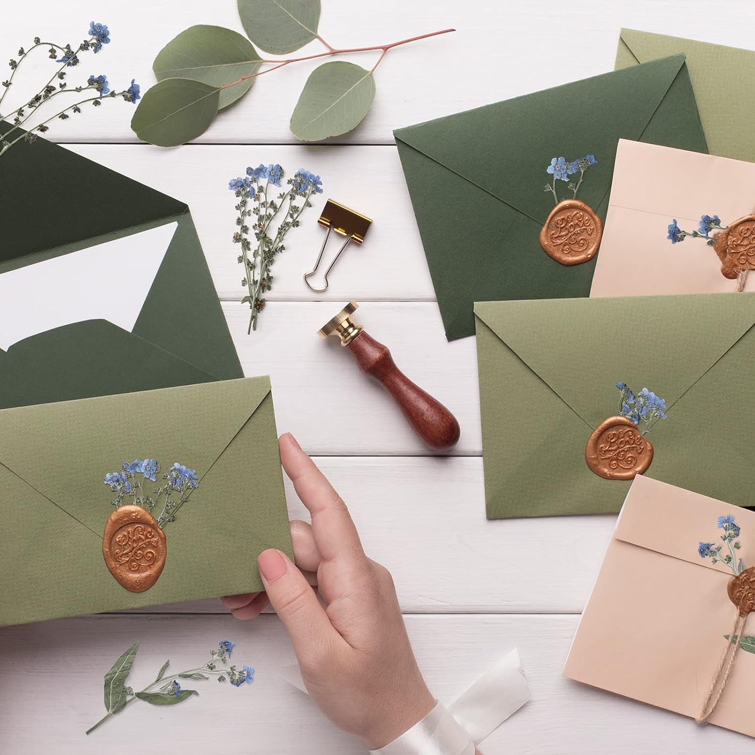 100 Pcs Natural Forget Me Not Pressed Dried Flowers Blue Don'T Forget Me Dried Flower Real Dried Flowers for Resin Jewelry Candle Card Making Nail Art Flowers DIY Home Decoration