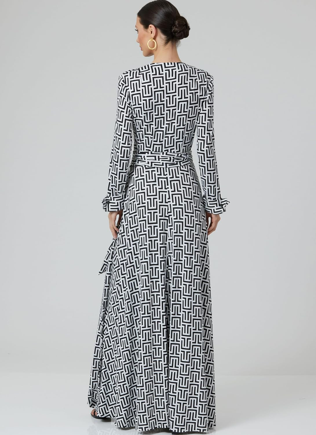 Vogue V2000H5 Misses' Wrap Dress Sewing Pattern Packet by Diane Von Furstenberg, Design Code V2000, Sizes 6-8-10-12-14