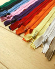 100 Pcs 9 Inch Nylon Coil Zippers Tailor Sewer Bulk for Sewing Crafts 25 Colors